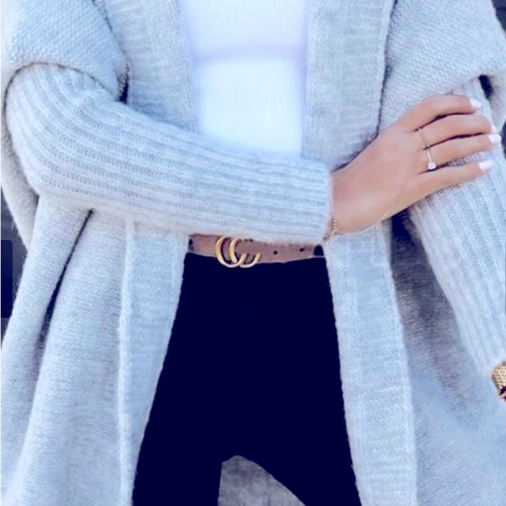 Oversized, boxy, long sleeved cardigan with hood.